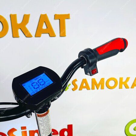 Электросамокат-Volt-200-Carbon-правая-ручка-дисплей