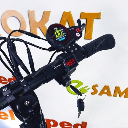 Электросамокатт-Wolong-M4-Pro-Plus-правая-ручка-дисплей