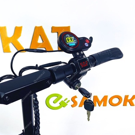 Электросамокат-Kugoo-M5-правая-ручка-дисплей