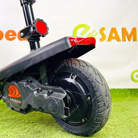 Электросамокат-Volt-200-Carbon-задняя-фара