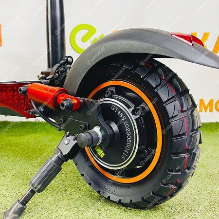 Электросамокат-GT-M4-Pro-18Ah-заднее-колесо-подножка